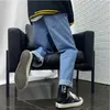 Calça masculina da moda masculina Jeans Spring e Summer Trendência coreana Loja de pernas largas calças cortadas jogging homens