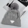 Designer Beanie Par Warm Winter Sticke Hat Hair Ball Candy Metallic Triangle Letter Bonnet