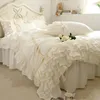 Conjuntos de cama Bordado Bordado de luxo conjunto bege camadas de bolo de renda babado capa de edredão de qualidade de tecido de lençol de cama de tecido elegante saia elegante