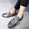 Zapatos de conducción mocasines mocasines zapatos bordados vestido masculino fiesta de boda Slip-On talla grande suave diseñador para hombres