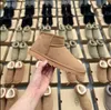Australien Kvinnor snökängor sMini Plattformsstövlar Designer Triple Black Chestnut Rosa Grå Mode Klassisk Ankel Short Dam Booties Wgg U5854 boots Vinterskor