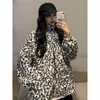 Purra feminina harajuku leopardo impressão grossa homens homens 2022 Autumn Winter Plexhy Fluffy Logo Feminino Jaqueta de Estudante Hip-Hop Estética