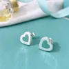 Koreanska mini Simple Sweet Heart Stud Earrings Luxury Brand Classic ljusblå rostfritt stål Silverörhängen öronringar smycken