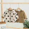 Jackets de casaco de garotas de vento infantil bebês meninas de bolinhas com capuz para fora de casaco de casacos de casacos roupas para crianças roupas 211023