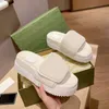 Slippels vrouwen mannen platform schuim katoen spons winter designer sandalen groen rood blauw gele dame zwembad glijbanen strand lage hiel036669