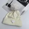 Designer Beanie Par Warm Winter Sticke Hat Hair Ball Candy Metallic Triangle Letter Bonnet