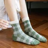 Mulheres meias de meias femininas algodão xadrez de algodão japonês e coreano Autumn de moda da faculdade