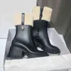 2022 New Fashion Boots Women Betty Boots 키 큰 레인 부츠 슈즈 하이힐 PVC 고무 비축 플랫폼 무릎 높이 검은 방수 야외 레인 슈즈 최고 품질