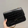 Satchel Bag Zinciri Lüks Tasarımcı Marka Moda Omuz Çantaları Çanak Çantalar Kadınlar Mektup Yüksek Kaliteli Çanta Telefon Çantası Cüzdan Metalik Lady Plain Artwork