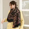 2022 neue Luxus F Schal Kaschmir Dicken Schal Frauen Lange Winter Wram Pashmina Wraps Hijab mit Quaste Bufanda Foulard 2022 geschenk ameishopping