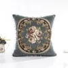 Kudde 2022 Europeisk stil Floral Chenille -omslag med Pompoms Camellia Print Decorative Throw For Car Soffa