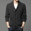 Pulls pour hommes de haute qualité automne hiver Cardigan hommes épais tricoté solide pull Jakcet mode col rabattu simple boutonnage