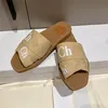 Pantofola da donna di lusso Designer famoso Woody Mule Sandali piatti Fashion Vogue Ladies Coach Slides Sandali in gomma piatti in pelle Sandlas Pool Pantofole da casa stampate