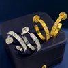 2024Stud marchio di lusso a forma di C grandi orecchini con perno per le donne vite 18 carati oro pieno di diamanti brillanti lettere orecchini orecchini gioielli UWKR