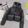 Diseñador Down Parkas para hombres Mujeres Invierno Invierno Capas calientes 3 colores Cartas de rayas cortas Agrasas