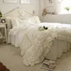 Conjuntos de cama Bordado Bordado de luxo conjunto bege camadas de bolo de renda babado capa de edredão de qualidade de tecido de lençol de cama de tecido elegante saia elegante