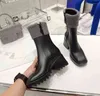 2022 Nya modest￶vlar Kvinnor Betty Boots Tall Rain Boot Shoes High Heels PVC Rubber Beeled Platform Knee-High Black Waterproof Outdoor Rainshoes Top Quality