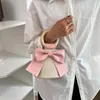 Kvällspåsar Bow Tie Design Mini Straw Bucket Crossbody Bag For Women Summer Trähandtag Tote Handväskor och Purses Casual Beach Shoulder