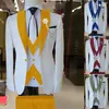 Abiti da uomo 2022 Abito da uomo 3 pezzi Set da sposa da sposo slim Disegni di moda Giacca da lavoro bianca Gilet Pantaloni oro reale Abito da smoking