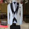 Abiti da uomo 2022 Abito da uomo 3 pezzi Set da sposa da sposo slim Disegni di moda Giacca da lavoro bianca Gilet Pantaloni oro reale Abito da smoking