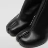 مصمم بوتس مقسمة أخمص القدمين في الكاحل أزياء مكتنزة جولة عالية الكعب نساء شتاء أحذية تاباي قصيرة