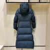 2022 Женская дизайнерская дизайнерская куртка Outwear Parka Женская одежда густая теплая ветряная палата с капюшоном Long Parka France Brand Litching в середине длины