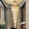 Lustres de luxe en cristal long lustre dans le hall salon haut fumée gris lampe doré escalier illuminateur