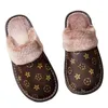 Chinelos de couro PU unissex estampados de algodão de pelúcia sapatos femininos para uso doméstico, chinelos confortáveis para casa, chinelos de inverno quentes H1115