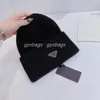 Cappello di pelliccia invernale Berretto con teschio Cappellino di lusso Cappelli firmati Donna Berretti da uomo Cofano Casquette Caldi cappelli aderenti morbidi Taglia libera Modello a triangolo Top