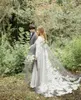 Avvolge Appliques 3D Avvolgere da sposa in avorio Giacche da sposa lunghe Mantella su misura Top in pizzo grigio Tulle Elegante mantello da festa