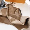 Kobiety luksurys szaliki nowy projektant wełny zimowej szalik kaszmirowy kaszmer damski frędzle szaliki v litery grube szal D2210191f