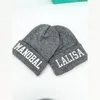 Berets Kpop Jisoo Lisa Lalisa Manobal 편지 자수 회색 모자 니트 가을 겨울 조수 브랜드 양모 캐주얼 커플 헤드 기어 A68