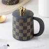 Tasse en céramique de 500ML avec couvercle et poignée, tasse en damier rétro pour café latte, thé, lait et cacao, cadeau créatif de noël, d'anniversaire