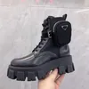 Designerväskor Dam Ankelläder Martin Boots Royce Boots Nylonstövlar Militärinspirerad Combat Boot Nylonväska Fäst Ankel Vinterskor med väska NO43