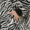 Andere Bekleidung Zebra Luxus doppelt gewichtete übergroße Reißverschluss -Hoodie -Decken mit Ärmeln Winter Sherpa Fluffy Flanell Giant TV Decke Frauen T221018