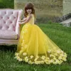 Robes de fille 2022 Princesse Bright Yellow Garden Fleur filles pour la robe de bal de mariage en tulle petit enfant Pageant Robes