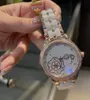 Fashion Women Geometric Rose Crystal Flower Watches Number Kalender Quartz Polshorloge Roestvrij staal Wit Keramische riem Horloge vrouwelijke klok 34 mm waterdicht