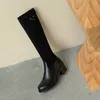 2022 Winter Knee High Boots Women Designer okrągłe palce buty Niskie obcasy oryginalne skórzane zamsz skórzane moda luksusowa platforma Lady Warorwar YGN020