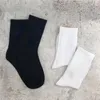 Спортивные носки носки мужчины и женские уличные бренды бренд. Черно -белая простая индивидуальность I Trend