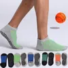 Chaussettes pour hommes 3 paires Tube bas pour hommes antidérapant avec poignée éponge épaissie pour basket-ball course Yoga Pilates Fitness exercice