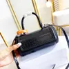 Designer Cylindrical Bag Personlig BBBBB Fashion Design Womens Portable Shoulder Bag unik form Half Moon Flip Handbag med