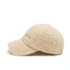 Casquettes de baseball Hommes Femmes Teddy Velours Broderie Lettre Pare-Soleil À Bord Courbé Casquette De Baseball Sport D'hiver Crème Solaire En Peluche Chaud Réglable Chapeau A14