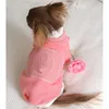 デザイナードッグアパレルセーター古い花刺繍猫動物服ピンクかわいい子犬のコートレター豪華猫服ジャケット