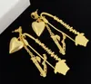 Pendientes de aro para mujeres Joyas de diseñador para mujer Parring Fashion Street Fashion Gold Heart Ear Studs Accesorios para mujeres D2210208f 1503