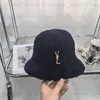 نساء مصمم دلو قبعة شتوية شتوية قبعة قبعة من الجمجمة قبعات التزلج على القبع
