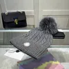 冬の男性が編まれた帽子ビーニーニットウールハットクラシックトップポンポンツイストダウンジャケットキャップ