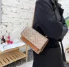 2022 Reißverschlussbeutel Kupplung Klappe Totes Bags Brieftasche prüfen Veloursfäden Doppelbuchstaben Solid Hader Taille Square Stripes Frauen Luxushandtaschen 0c2dd