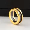 Designer in acciaio inossidabile Anello d'amore in acciaio al titanio di moda di lusso anelli in oro rosa argento per gli amanti regalo di coppia in ceramica bianco nero