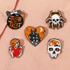 Distintivo in metallo di Halloween Spilla con teschio di ragno Accessori per costume Love English Horror Pumpkin Ghost Sciarpa Button