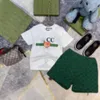 Set di abbigliamento per bambini di design di lusso Nuovi Pantaloncini verdi con lettere all over Set di magliette moda Marchio di moda britannico estate tesori e ragazze in cotone tw''gg''PETH